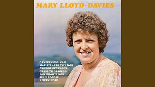 Mae hiraeth yn y môr