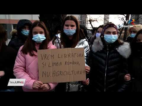 PROTEST ÎN FAȚA LICEULUI