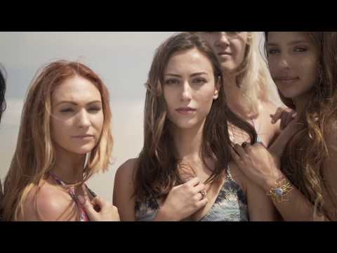 Models on the beach - SoundTrack