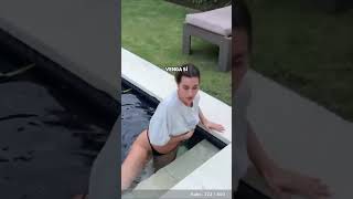 PAULA GONU EN LA PISCINA
