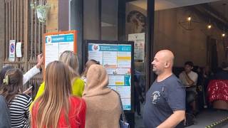 La Firenze che resiste |Via Porta Rossa stringe i denti, tra i flussi dei croceristi e le bottegh...