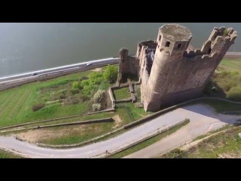Die Burgruine Ehrenfels bei Rüdesheim am Rhein mit Luftaufnahmen