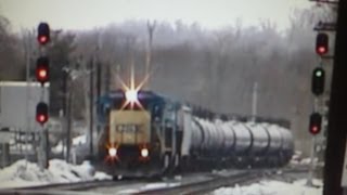 preview picture of video '2 CSX Trains Meet at Point of Rocks'
