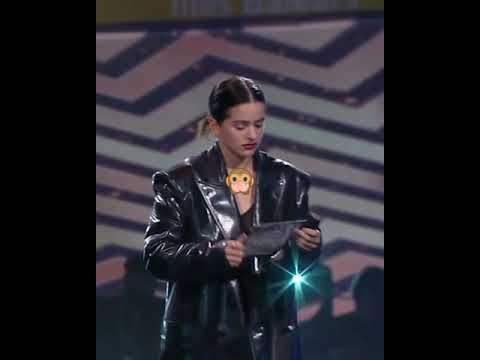 Rosalía se pone nerviosa con Rauw Alejandro 🙊 #shorts