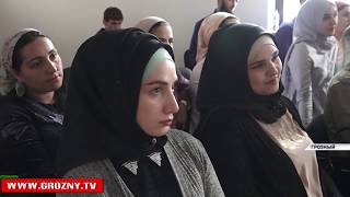 В Грозном состоялся мастер класс по резьбе по дереву на тему «Художники-умельцы» 