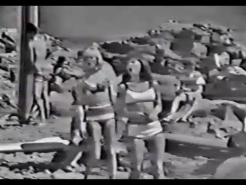 (New Christy Minstrels Live) Jackie & Gayle - "That Boy's Gonna Be Mine" 1965 Unaired Pilot-Where Th