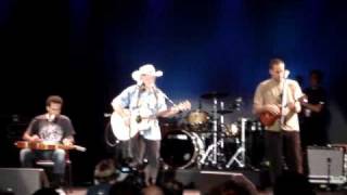 Willie Nelson, Jack Johnson, and Ben Harper - Blue Eyes Cryin in the Rain