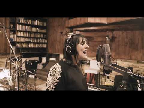 HolyChicks - Víz alatt levegő