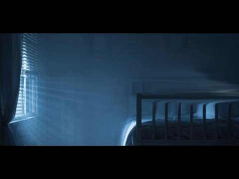 A i ndjen i vdekuri familjarët e tij gjatë kohës kur e qajnë në shtëpi?