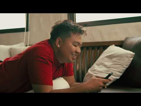 He’s Dating a Boldstar trailer thumbnail