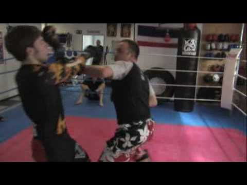 Ultimate Fight: Brutaler Kampf im Drahtkäfig