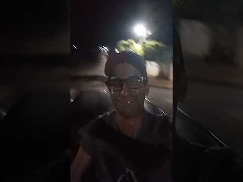 sentada no capô do carro em santo Inácio Paraná Brasil no pagode