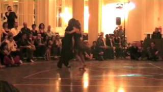 Sebastian Arce y Mariana Montes bailando un Tango en una Milonga de Zaragoza. 2