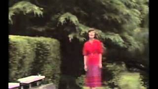 Burbuqe Rada - Që Të Mos Vyshken Lulet Tona