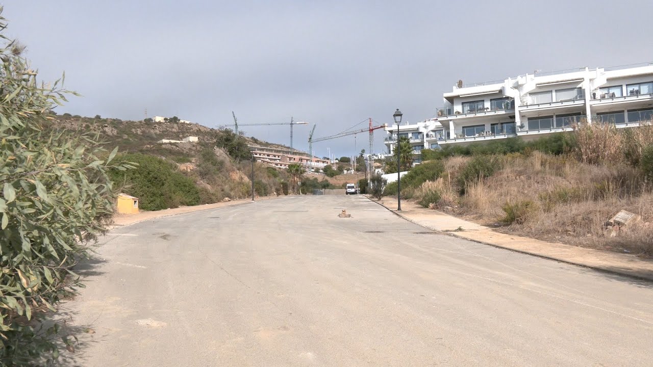 Finalizado el vial de Bahía de las Rocas para el paso de camiones