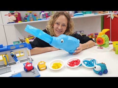 Fun with Nicole - The little cars have to go to the car wash - Learning colors with PlayDoh