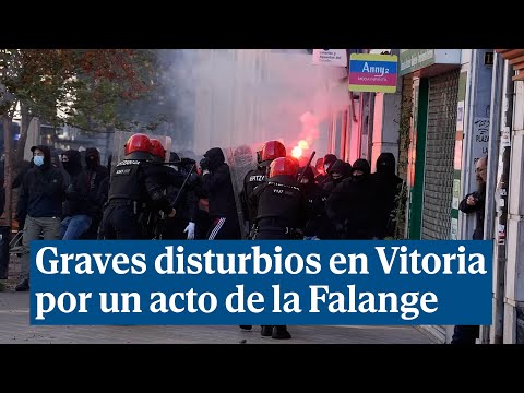 Graves disturbios por un acto de La Falange en Vitoria por el 12 de octubre