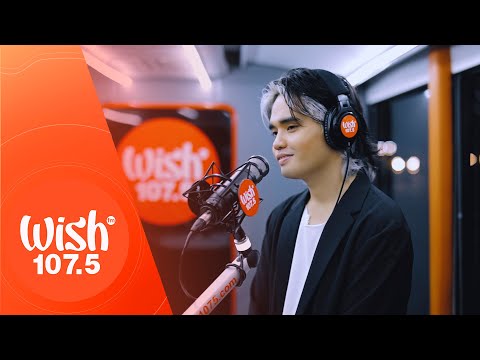 PABLO performs "La Luna" LIVE on Wish 107.5 Bus