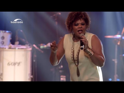 Teresa Lopes percorre as vertentes do samba no disco Clara Essência