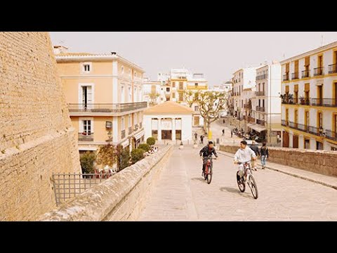 Dalt Vila Medieval: 🏰 Un Viaje en el Tiempo en Dalt Vila.