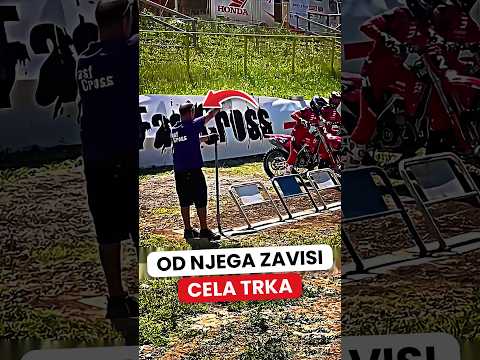 Najvažniji POSAO NA Moto TRKAMA 🏍 #shorts