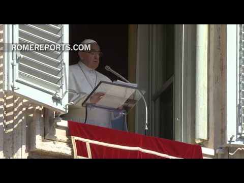 Francisco regaló evangelios y pidió leerlo cotidianamente