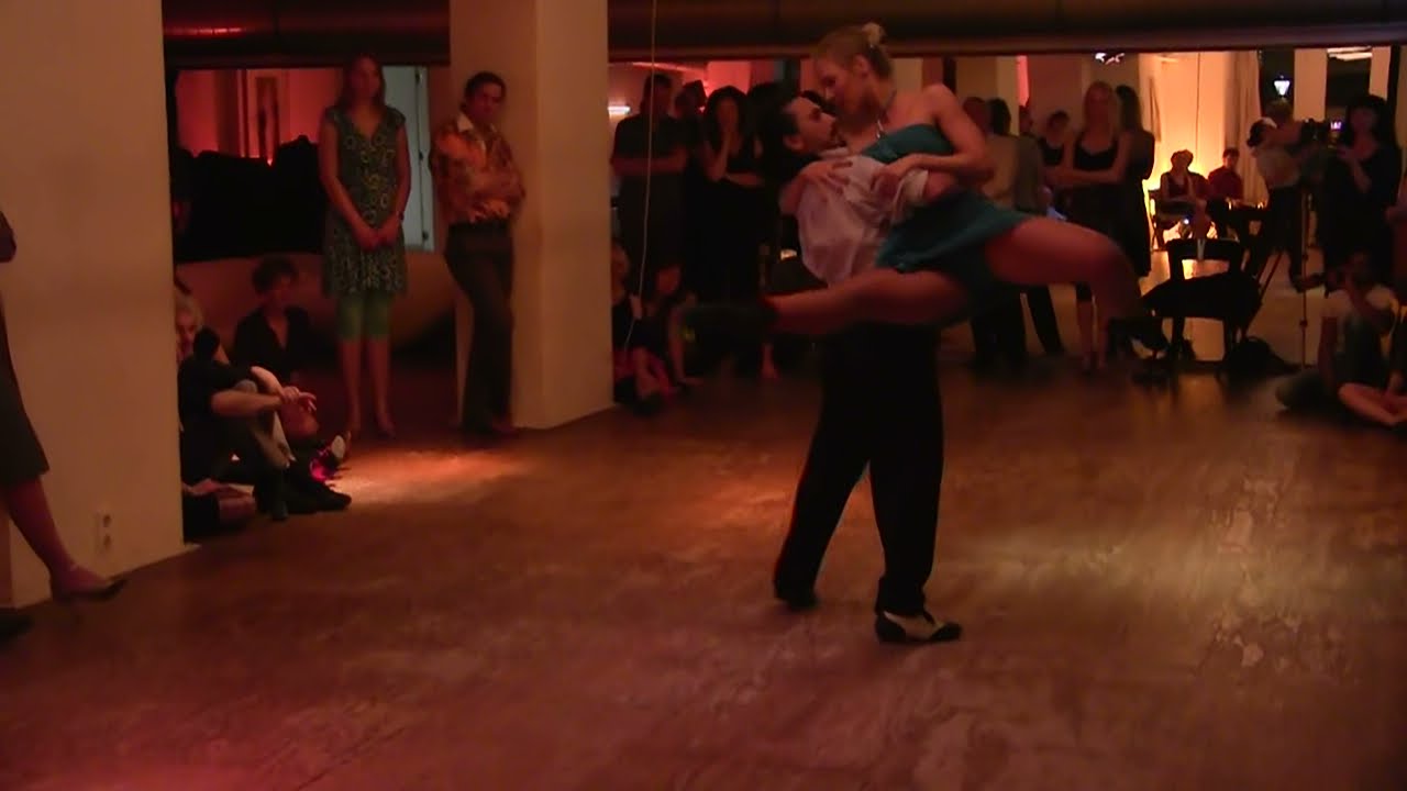 Ezequiel Sanucci & Lydia Müller dancing contact tango at Tango Talks