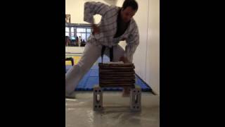 Download lagu Taekwondo casse de briques au coude mp3