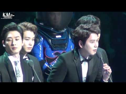 [Fancam] 140415 The 2nd V-Chart Awards - KyuMin ♥ [Cr: KMHOLIC]