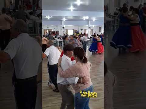 #shotrs #dancarinos #baile. no clube do centro em Itapejara do Oeste. Paraná. Brasil