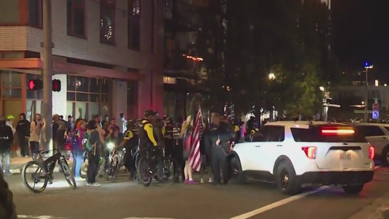 Tensions rise, crowd dwindles outside Portland ICE facility