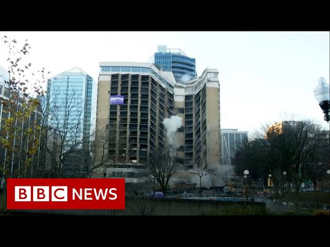 ランドマークホテルが取り壊される瞬間 - BBC ニュース (The moment landmark hotel demolished - BBC News)