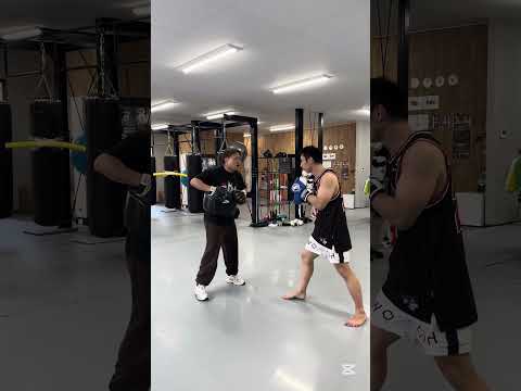 パンチからの三日月蹴り‼️ #キックボクシング #ミット打ち #高崎 #群馬県 #格闘技 #反復練習