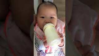 Look ma! I can hold my own bottle!