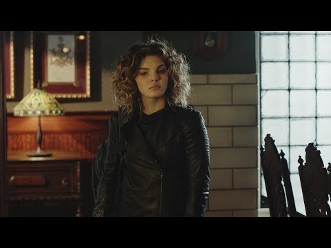 Selina Kyle | worried for Bruce's safety [Gotham 3x11] 2 / 6