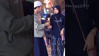 Download lagu di suapin roti sama neng cantik satu ini😊 #prank #fypshort #viral #tiktok #capcut mp3