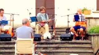 Sant'Ambroeus Juggy Band - How Can You Keep On Moving