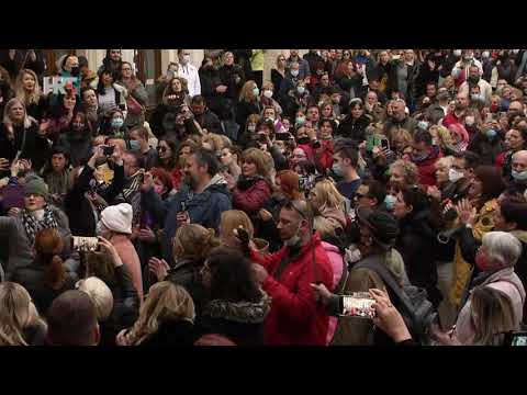 Dirljiv oproštaj od Balaševića i na splitskom Peristilu