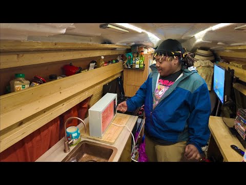 Rainy Van life Day: New Heater, Thrifting, Gaming & Cafes