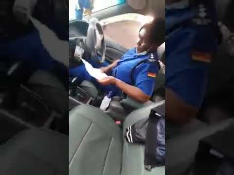 TANGA TANGA MPS RELEASE VIDEO FILE OF A POLICE OFFICER & CAUSE OF, NGUNJIRI & KIHIKA BEING TEARGASED