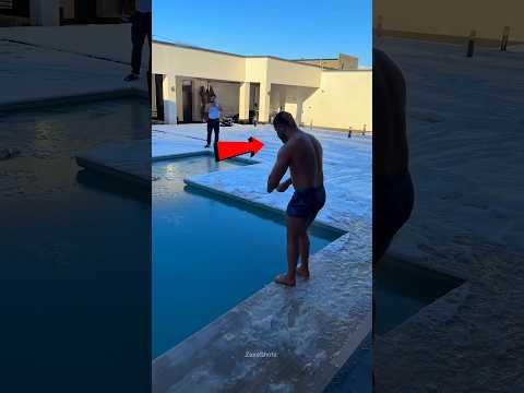 Pulou e Deu Ruim 😂 #Catsoftiktok #CatLovers #cat #cute #FunnyCats #catcartoon #fyp