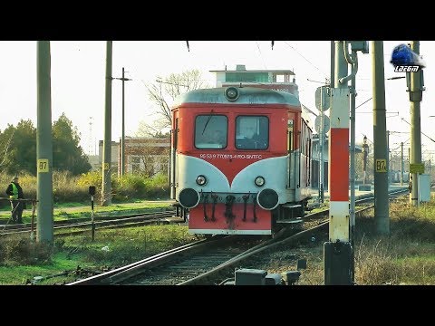 060-EA1 41-0303-8 & Malaxa 900 77-0975- 4 DMU in Gara Roșiori Nord Station - 04 December 2019