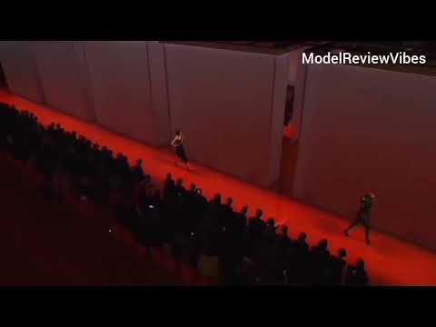 Mila Van Eeten closed Versace FW 2022 2023 Milan february 25 2022