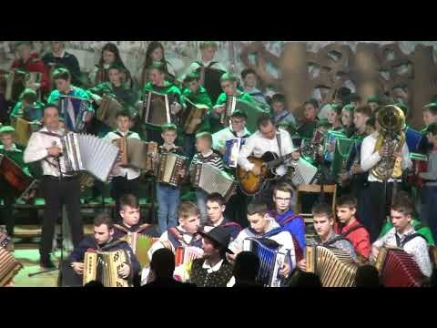 Družinski ansambel Sotošek s Simonom Potočarjem in mladi harmonikarji -Na Golici (v živo)