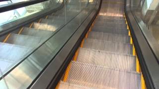 preview picture of video 'Interlink Escalators @ TF Green Airport'
