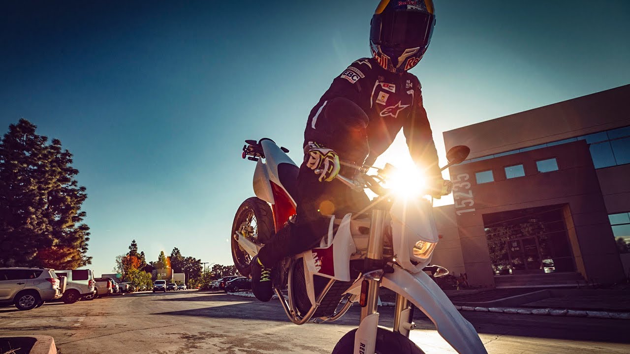 Bell Race Star DLX Flex - Strike Blue Video