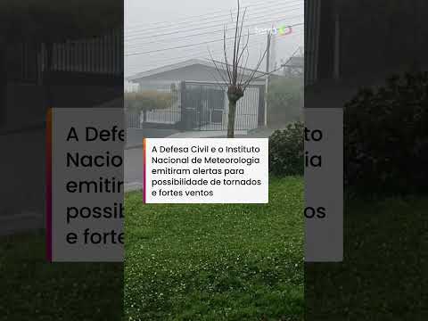Chegada de ciclone provoca granizo e afeta mais de 100 casas no RS #shorts