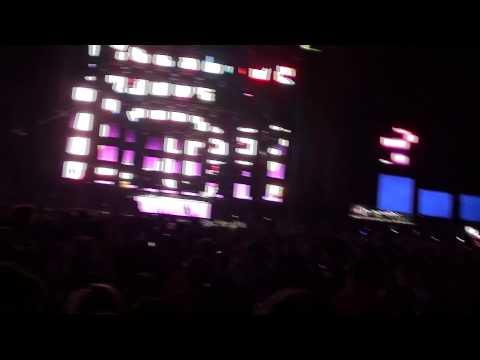 Tiësto - Pressure (Alesso Remix) @ EDC Las Vegas (Day 1)