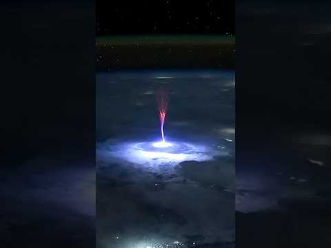 RARE Lightening Phenomenon Caught On Camera!