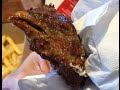 VIDEO - Une tête de poulet dans un paquet de Chicken Wings !